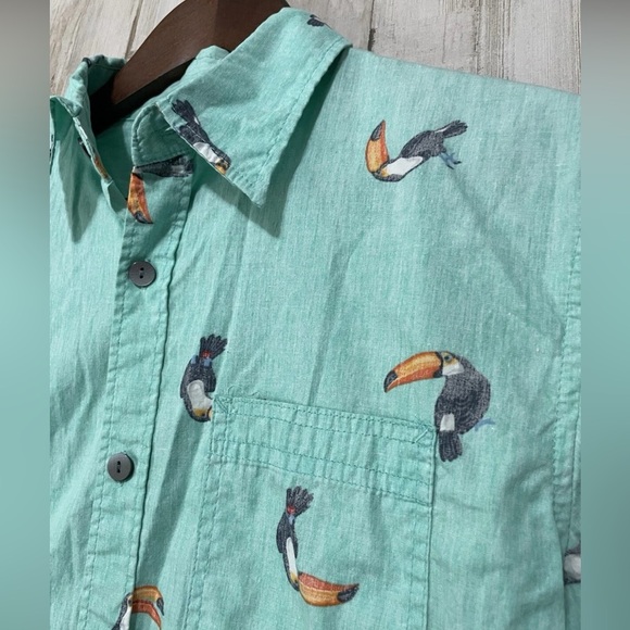Ocean Current Men's Size M Toucan Print Shirt Tropical Green 100% Cotton - Picture 1 of 8